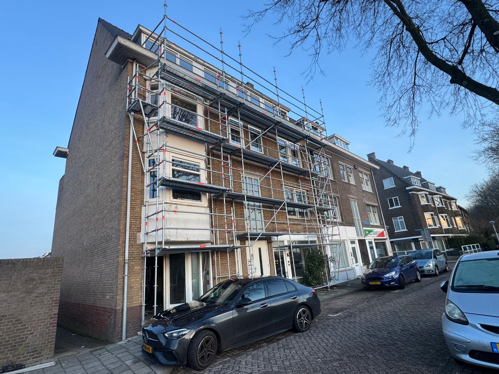 Trappentoren steiger voor veilige toegang op hoogte in Eindhoven